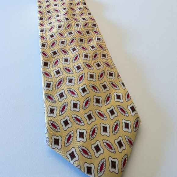 Neiman Marcus 100% Silk Tie Beige Red Geometric Pattern Classic Vintage 58x3.75 - Picture 1 of 12